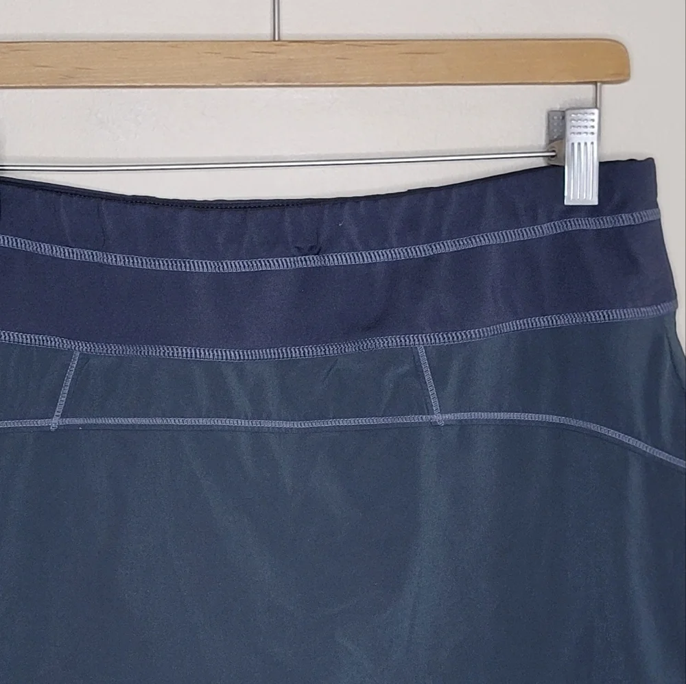 Athleta Dark Gray Runaround Skort Size Medium Golf Tennis Pickleball